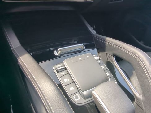 Used 2025 Mercedes-Benz GLE 450e 4MATIC image 9