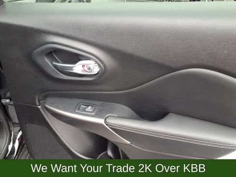 Used 2021 Jeep Cherokee Limited image 18