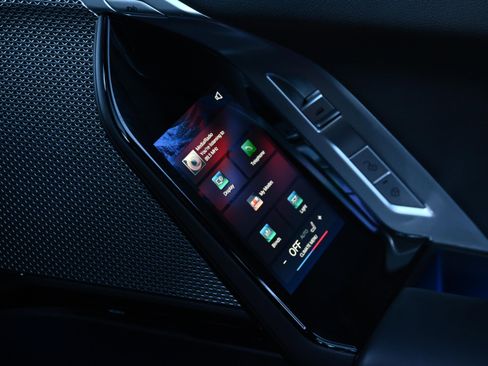 Certified 2024 BMW 760i xDrive w/ Executive Package image 28