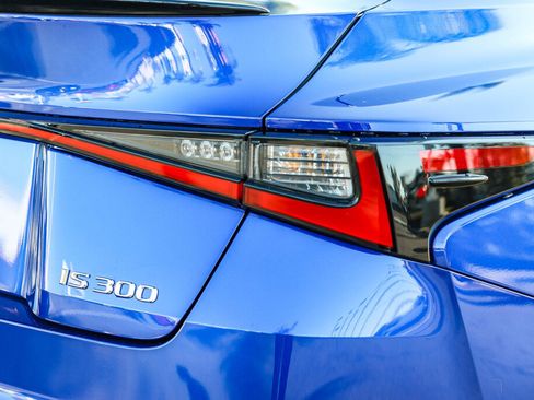 Used 2025 Lexus IS 300 image 26