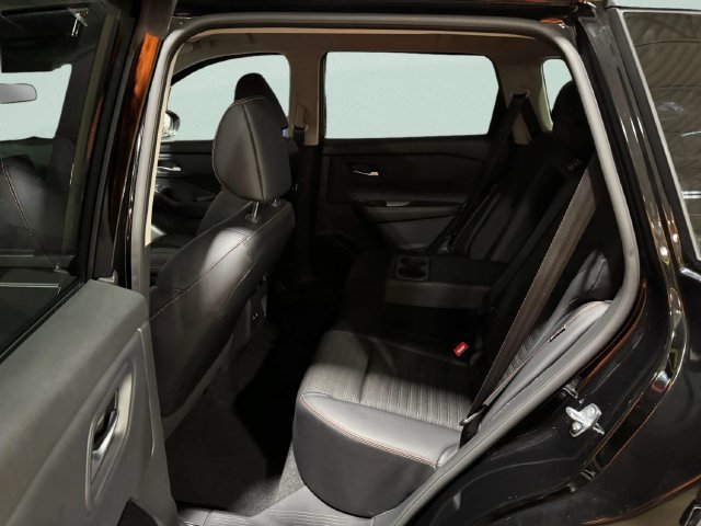 Used 2025 Nissan Rogue SV AWD/4WD image 24
