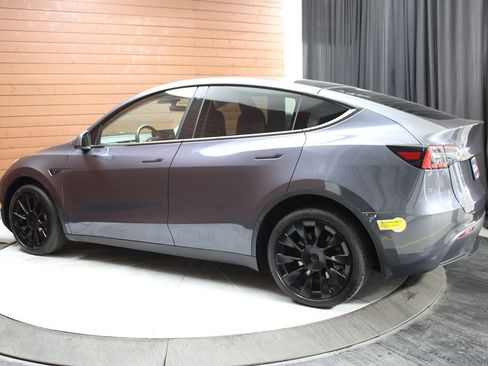 Used 2022 Tesla Model Y Long Range image 10