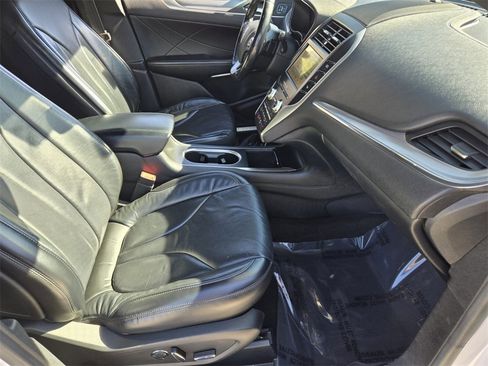 Used 2019 Lincoln MKC Reserve image 18