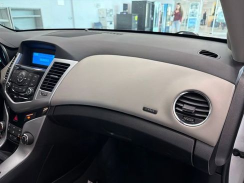 Used 2016 Chevrolet Cruze LS FWD image 24