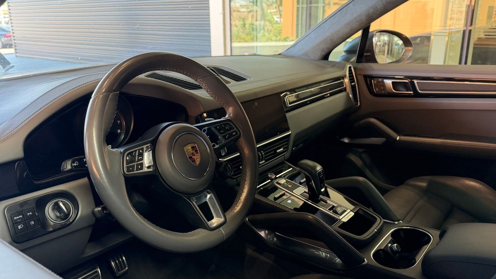 Certified 2022 Porsche Cayenne Turbo AWD/4WD image 4