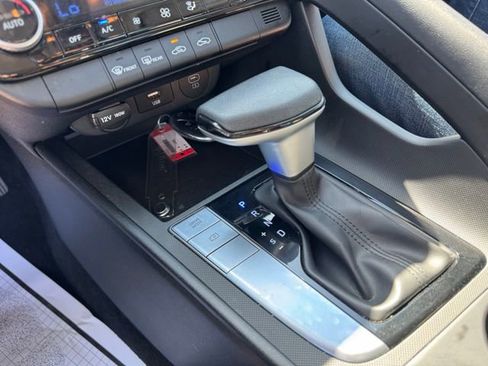 Used 2024 Hyundai Elantra SEL image 5