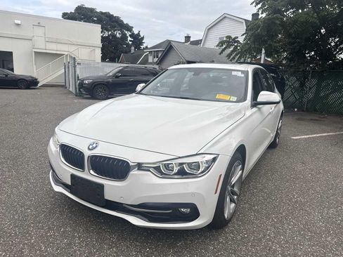 Used 2018 BMW 330i xDrive Sedan w/ Convenience Package AWD/4WD image 3