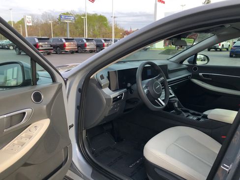 Certified 2025 Hyundai Sonata SE FWD image 24