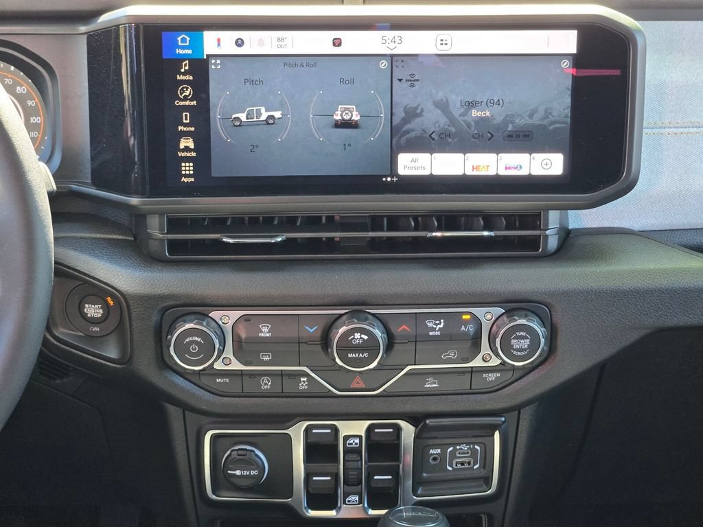 Used 2025 Jeep Gladiator Sport AWD/4WD image 16