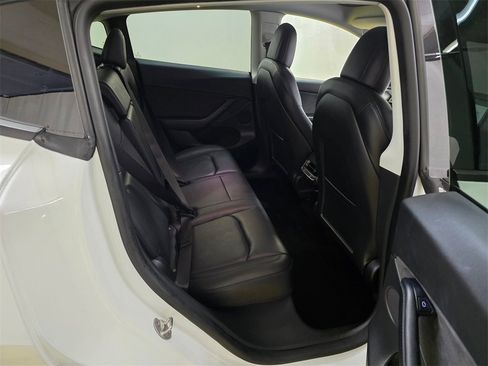 Used 2022 Tesla Model Y Performance image 12
