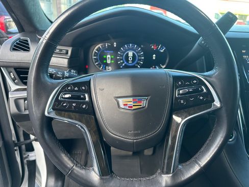 Used 2019 Cadillac Escalade ESV Platinum image 26