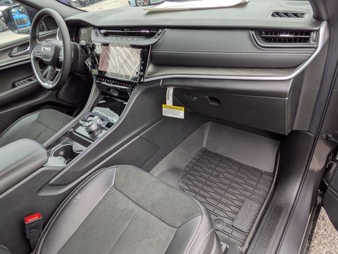 New 2026 Jeep Grand Cherokee Altitude AWD/4WD image 27