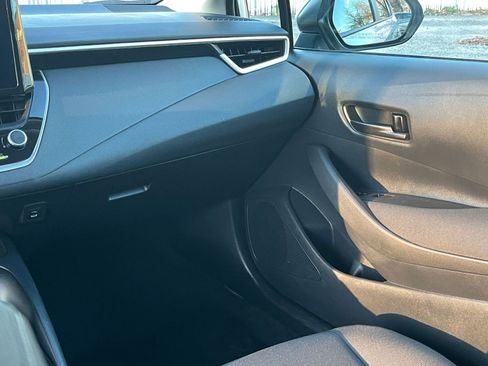 Used 2025 Toyota Corolla LE image 34