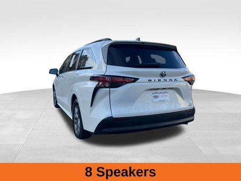 Used 2021 Toyota Sienna XLE image 3