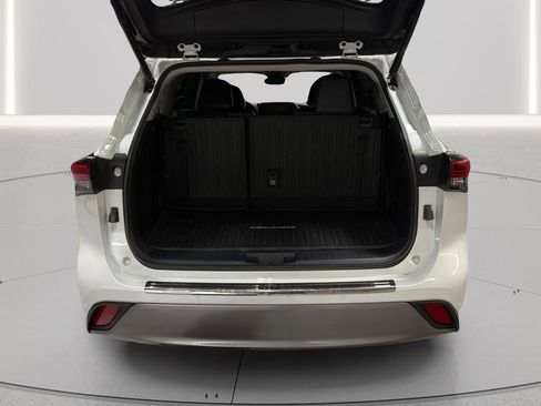 Used 2023 Toyota Highlander Platinum image 25