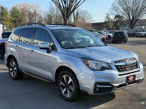 Used 2017 Subaru Forester 2.5i Limited AWD/4WD image 4