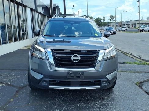 Used 2024 Nissan Pathfinder SL w/ SL Premium Package FWD image 2