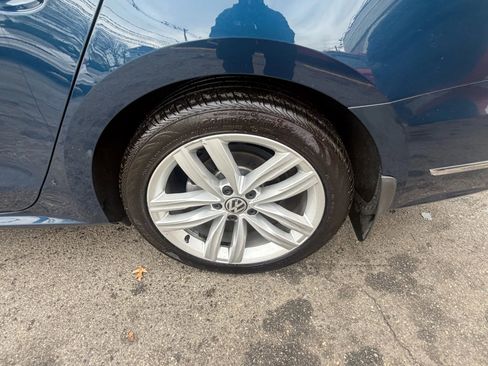 Used 2018 Volkswagen Passat 2.0T SE image 9