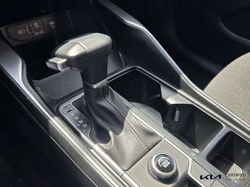 Certified 2026 Kia Sorento LX FWD image 24