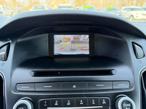 Used 2017 Ford Focus SE image 25