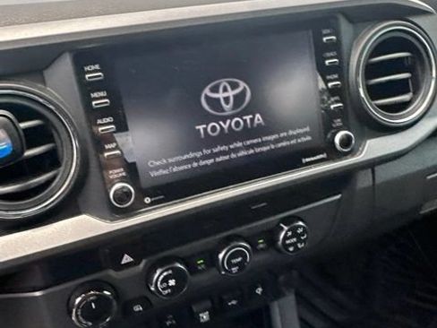 Used 2020 Toyota Tacoma TRD Off-Road w/ Technology Package AWD/4WD image 11