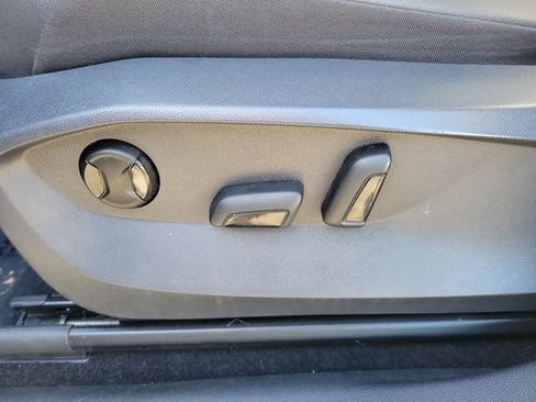 Used 2022 Volkswagen Tiguan SE image 26