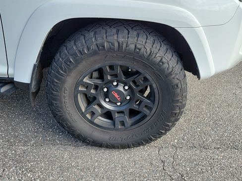Used 2023 Toyota 4Runner SR5 Premium w/ Moonroof Package RWD image 41