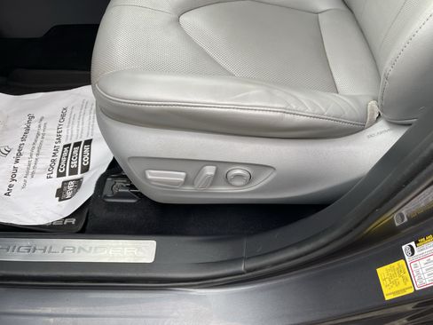 Certified 2020 Toyota Highlander Limited AWD/4WD image 18