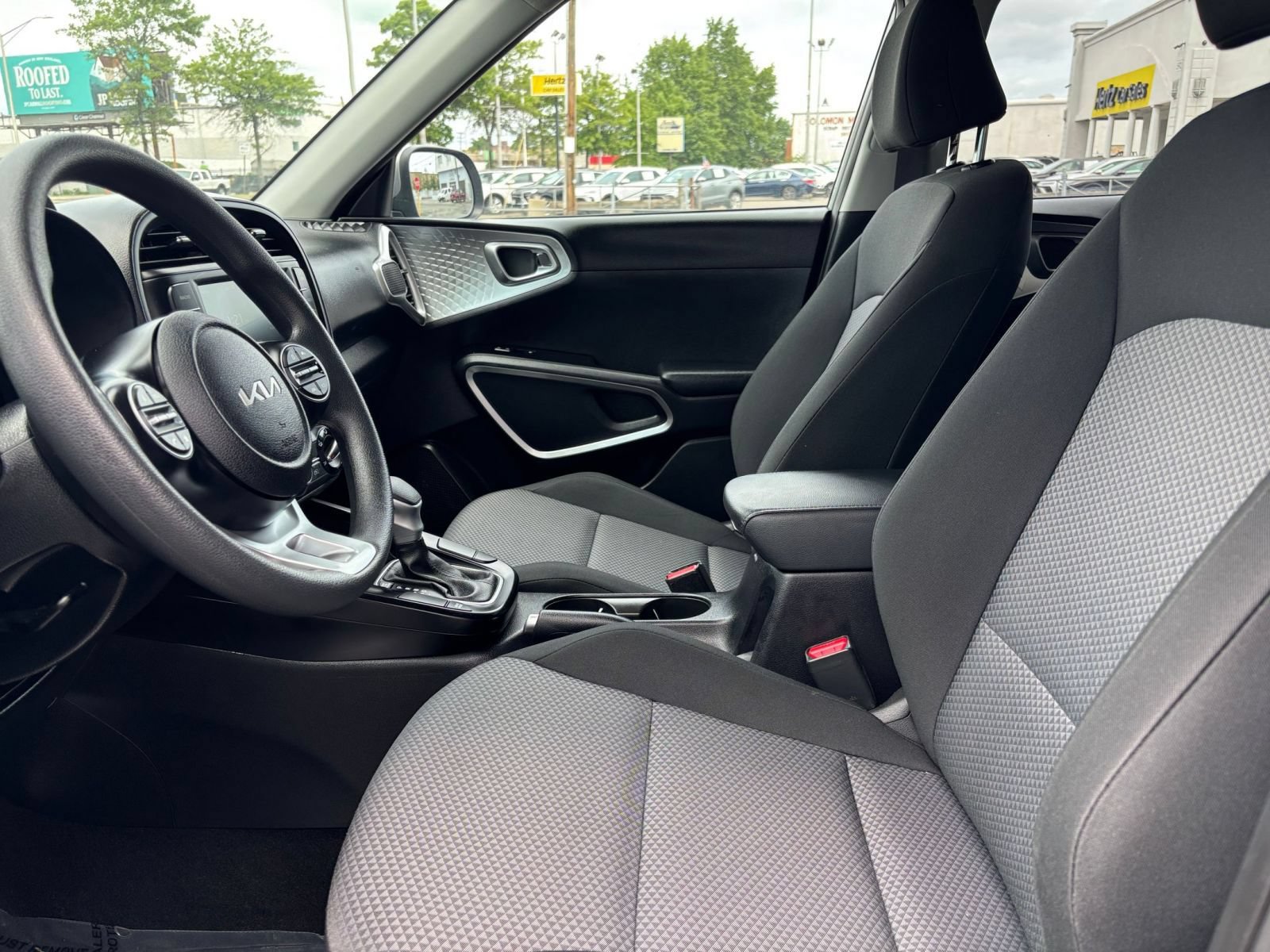 Used 2025 Kia Soul LX w/ LX Technology Package FWD image 21
