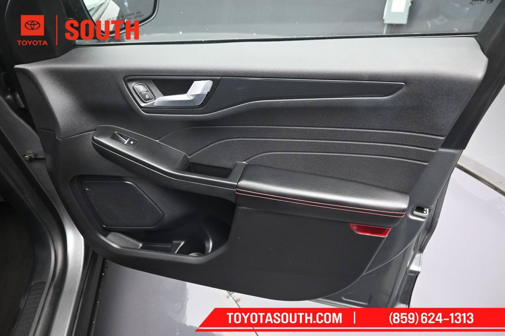 Used 2025 Ford Escape ST-Line AWD/4WD image 32