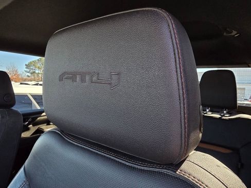 Used 2024 GMC Sierra 2500 AT4 image 21