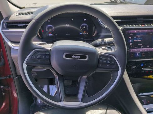 Used 2023 Jeep Grand Cherokee Limited w/ Luxury Tech Group II AWD/4WD image 14