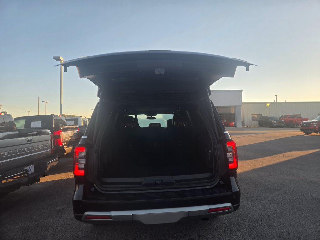 Used 2023 Ford Expedition Max Limited AWD/4WD image 5