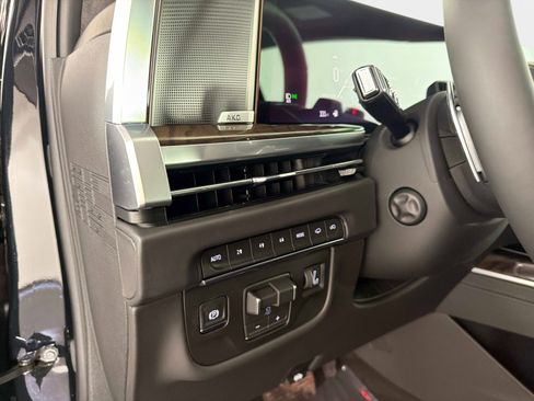 Used 2026 Cadillac Escalade Platinum Sport w/ LPO, ONYX Package image 43