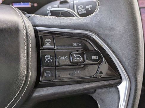 Used 2023 Jeep Grand Cherokee Overland w/ Luxury Tech Group IV RWD image 28