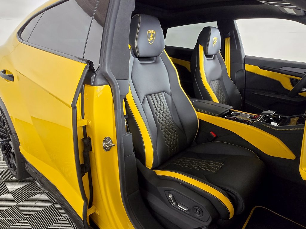 Used 2025 Lamborghini Urus SE AWD/4WD image 18