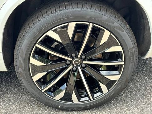 New 2026 Volvo XC90 T8 Plus w/ Protection Package Premier AWD/4WD image 12