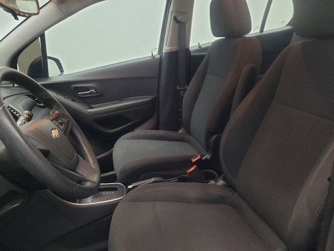 Used 2020 Chevrolet Trax LS FWD image 17