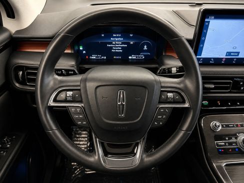 Used 2023 Lincoln Nautilus Reserve AWD/4WD image 3