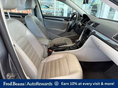 Used 2017 Volkswagen Passat 1.8T SEL Premium FWD image 7