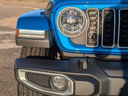 Used 2024 Jeep Wrangler Sahara image 9