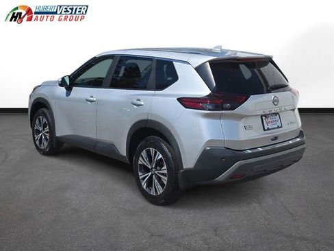 Used 2023 Nissan Rogue SV image 9