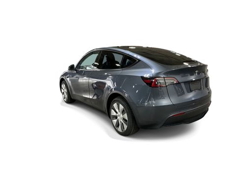 Certified 2023 Tesla Model Y AWD image 4