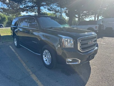 Used 2017 GMC Yukon XL SLT AWD/4WD image 3
