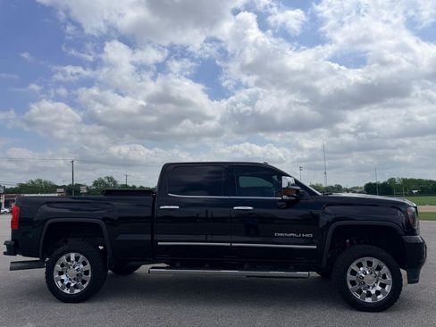 Used 2016 GMC Sierra 2500 Denali w/ Duramax Plus Package AWD/4WD image 2