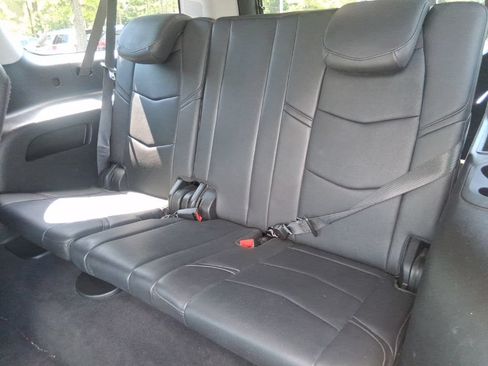 Used 2020 Cadillac Escalade ESV Luxury RWD image 16