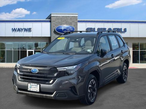 Used 2025 Subaru Forester AWD/4WD image 2
