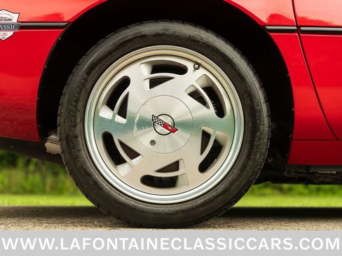 Used 1988 Chevrolet Corvette Convertible RWD image 45