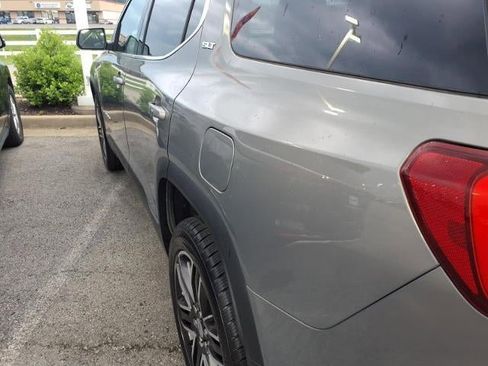Used 2019 GMC Acadia SLT FWD image 16