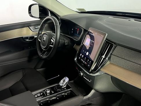 Used 2025 Volvo XC90 B6 Plus image 33